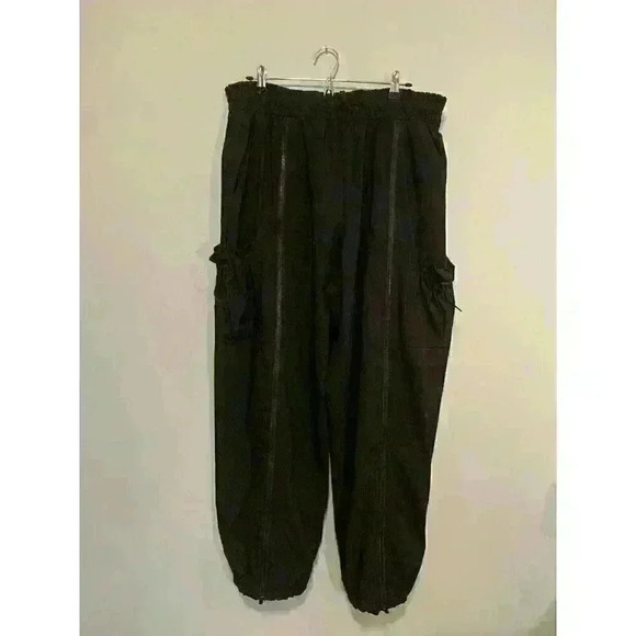 Athleta Jogger Womens XLT Black Stay Fly Zipper Front Cargo Pants See Desc - Picture 1 of 4